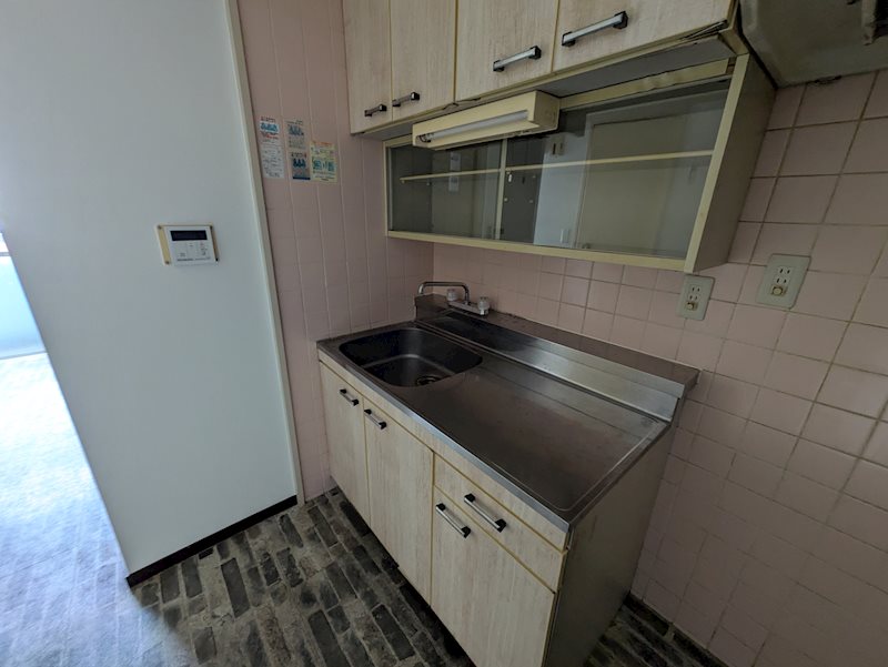 キッチン　同建物同号室の室内写真です。