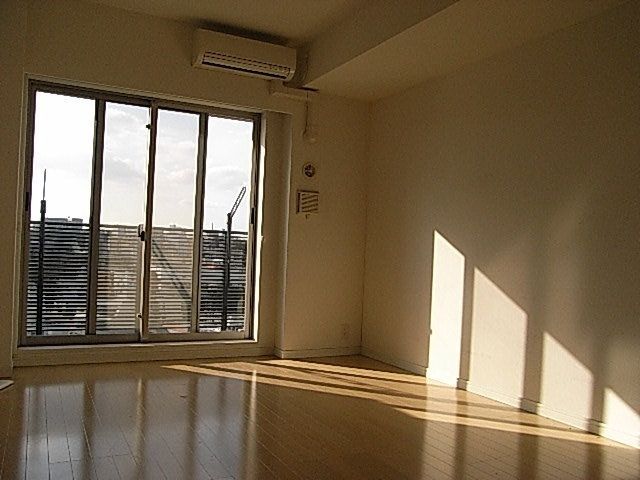 居室・リビング　別号室参考写真