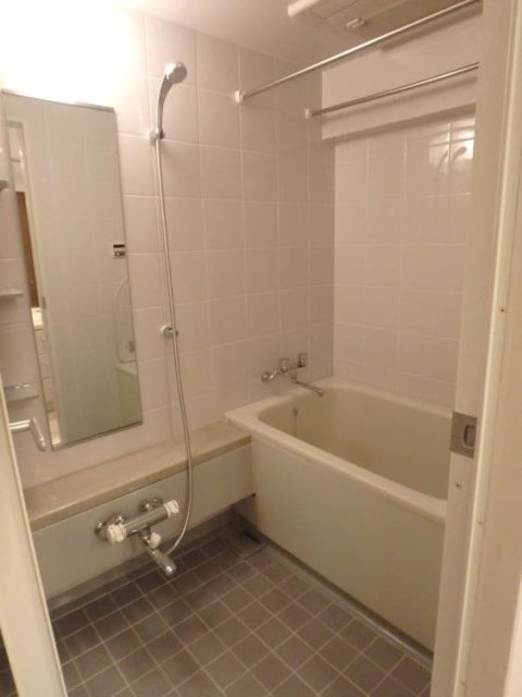 バス・シャワールーム　写真は同タイプ住居です。