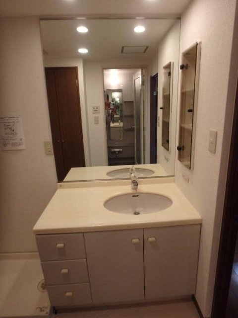 洗面設備　写真は同タイプ住居です。