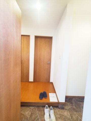 玄関　※写真は別部屋です。