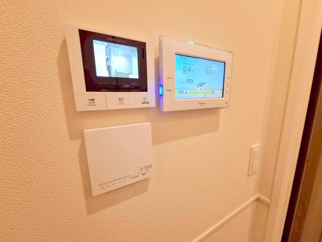 セキュリティ　カラーモニターホンと太陽光発電モニター