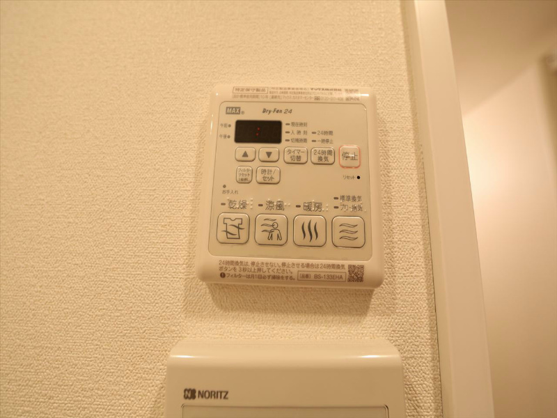 その他設備　浴室暖房乾燥機付き