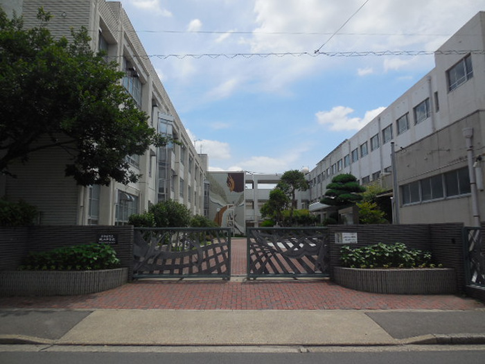 中学校　城山中学校（中学校）まで659m