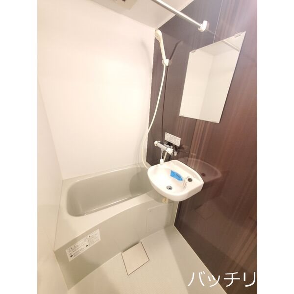 バス・シャワールーム　同型タイプの為、現状を優先いたします。
