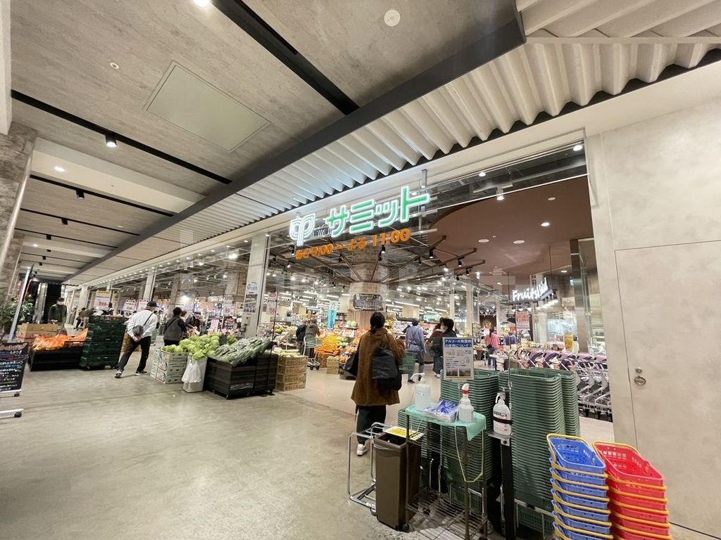 スーパー　サミットストアテラスモール松戸店（スーパー）まで180m