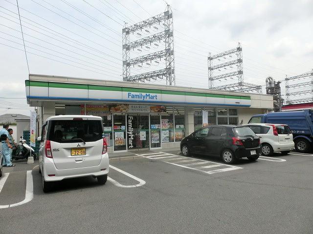 コンビニ　ファミリーマート／小倉西港店（コンビニ）まで330m