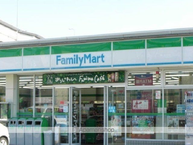 コンビニ　ファミリーマート（コンビニ）まで750m