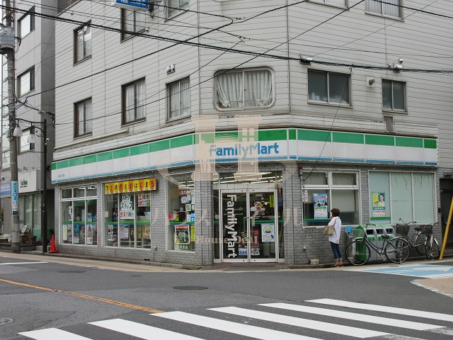 コンビニ　ファミリーマート田中上戸田店（コンビニ）まで142m