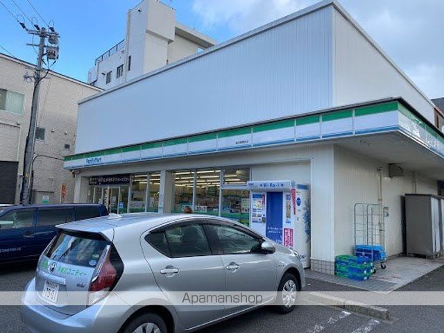 コンビニ　ファミリーマート（コンビニ）まで287m