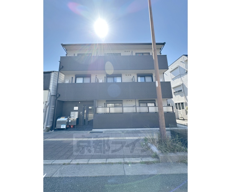 建物外観　・建築中