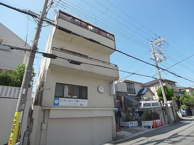 建物外観　ワンフロア2戸のリノベーション物件