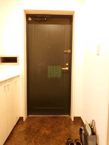 玄関　別部屋参考写真となります。