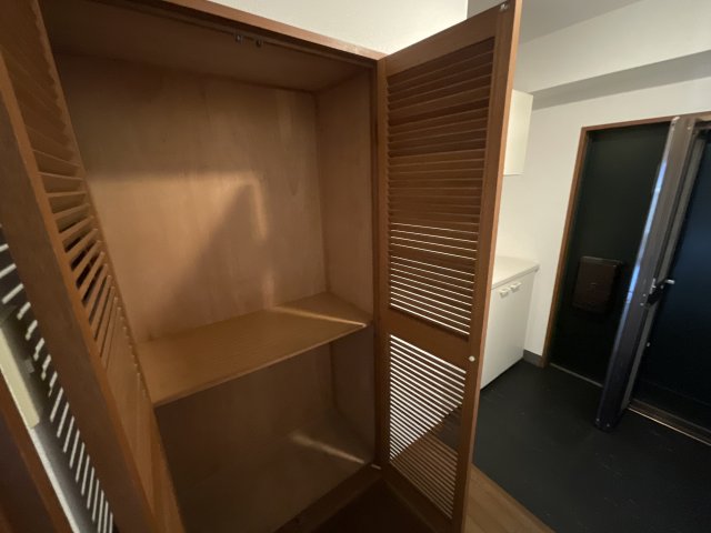 収納　玄関には物入や靴箱もあり、収納もしっかりできます