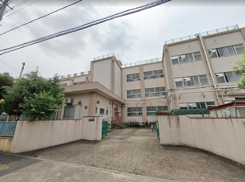 小学校　六木小学校（小学校）まで400m