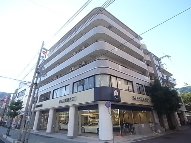 建物外観　タイル貼りの外観