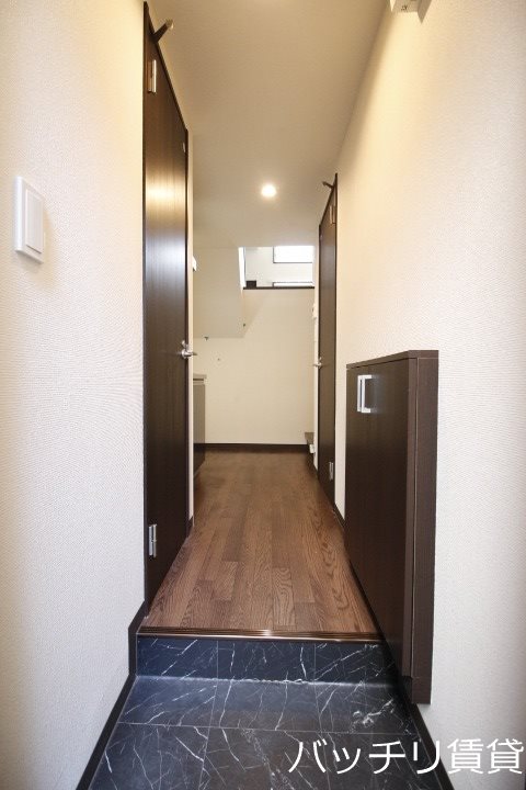 玄関　同型タイプの為、現状を優先いたします