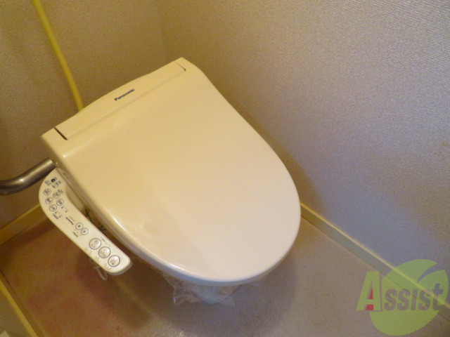 トイレ　ウォシュレット付きのトイレです。シャワートイレは便利ですね