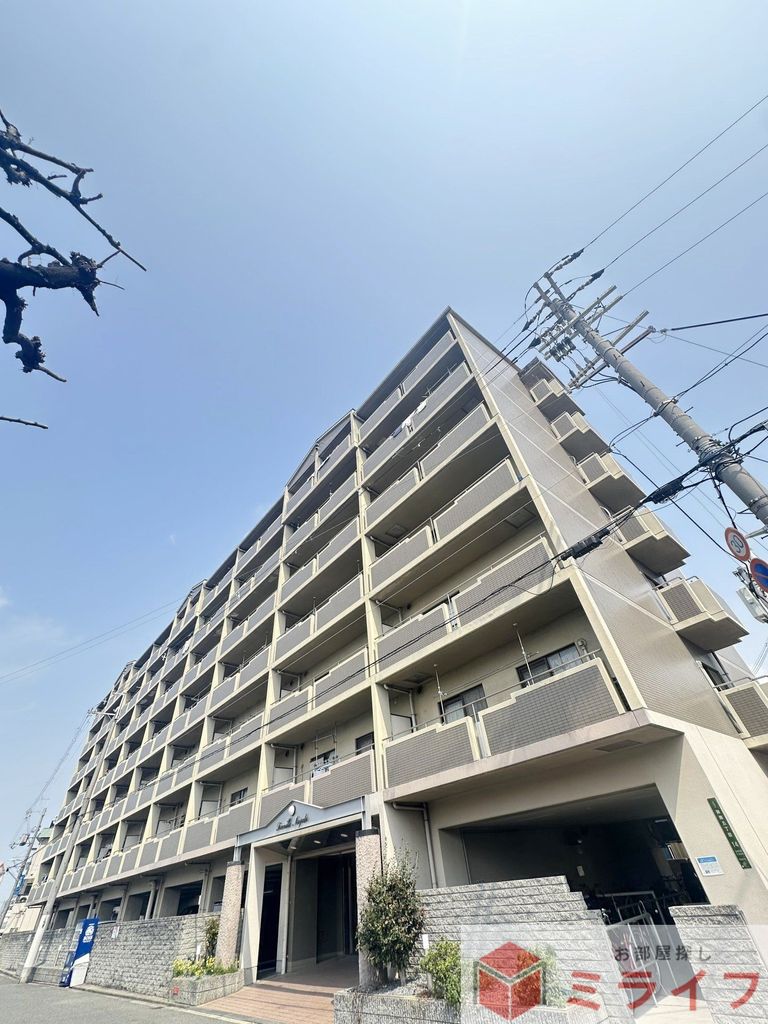 建物外観　重厚な鉄筋コンクリート造！