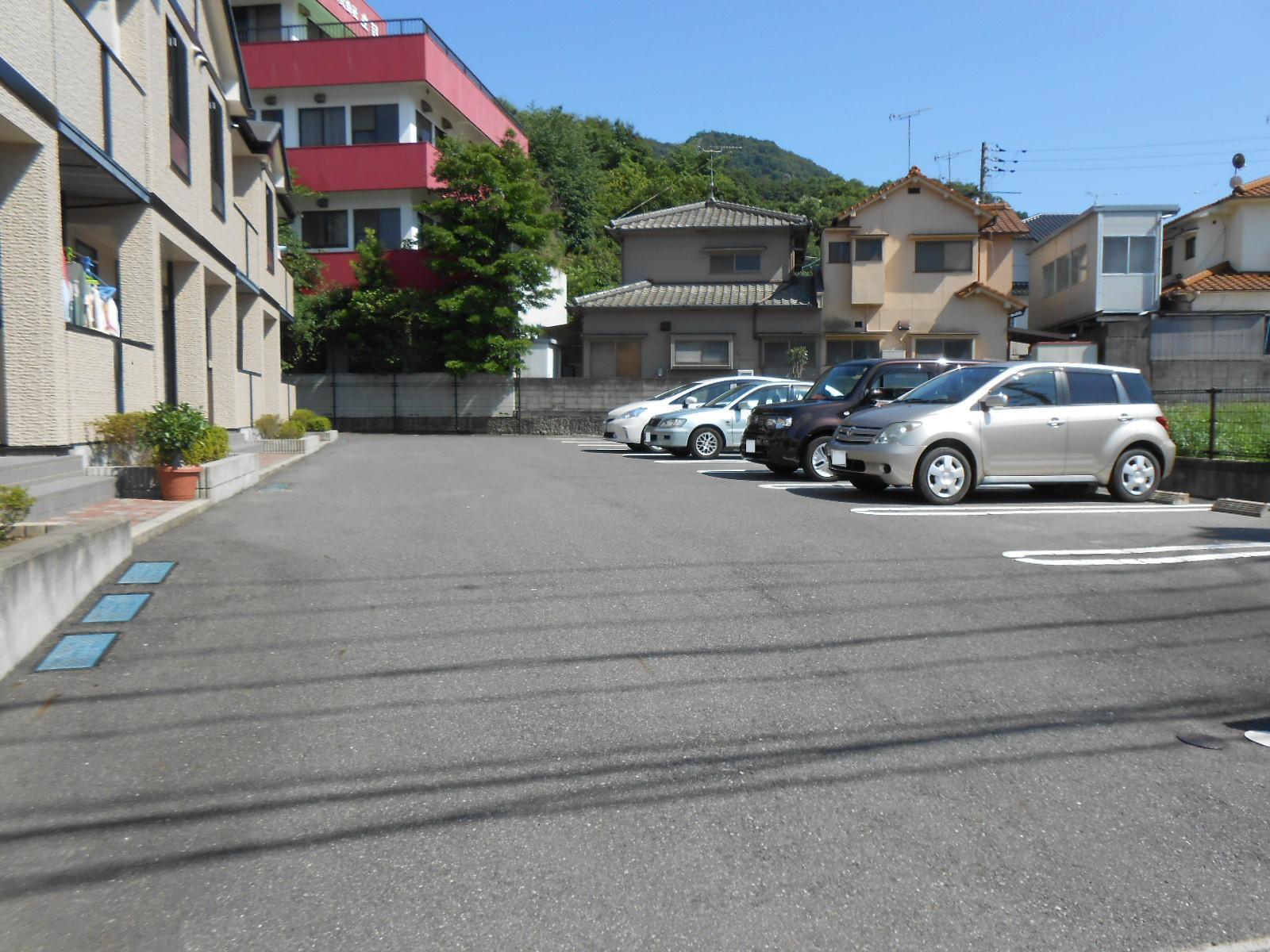 駐車場　広く停めやすい駐車場です♪