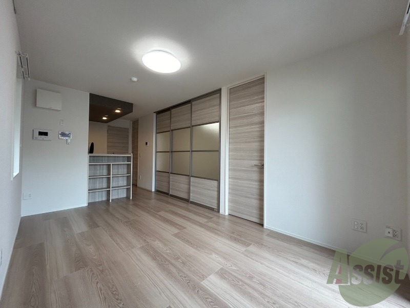 居室・リビング　１１．４帖の洋室です。生活のメインとなる部屋ですね。