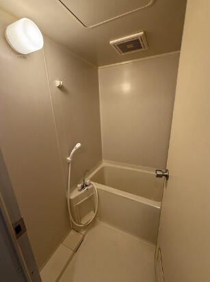 バス・シャワールーム　コンパクトで使いやすいお風呂です