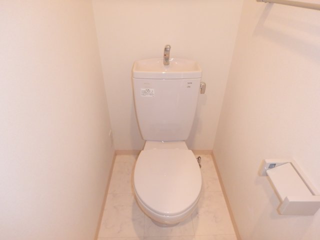 トイレ　他のお部屋の参考写真となります。