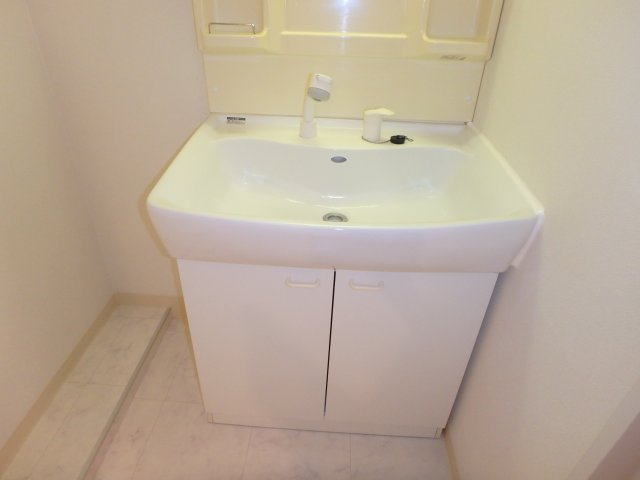 洗面設備　他のお部屋の参考写真となります。