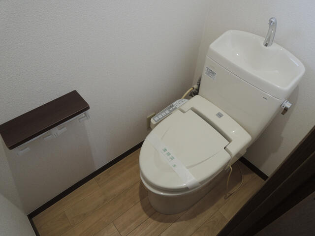 トイレ　シャワートイレで清潔です