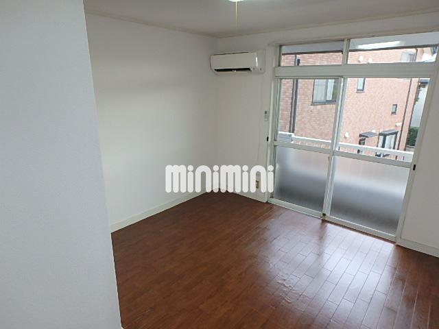 居室・リビング　２階のお部屋で日当たり良好