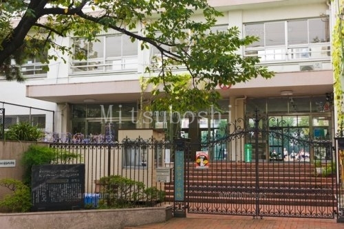 小学校　渋谷区立長谷戸小学校（小学校）まで697m