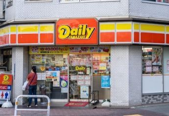 コンビニ　デイリーヤマザキ御園店（コンビニ）まで120m