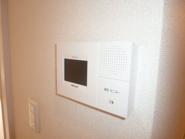セキュリティ　TVモニター付きのインターホンです。