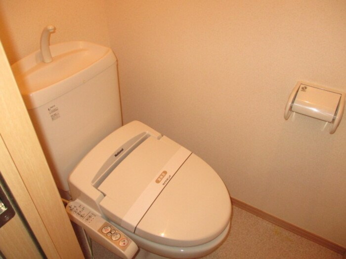 トイレ　別号室の写真です。