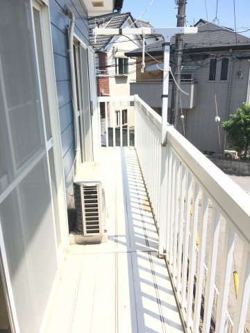 バルコニー　暖かな日差しのふりそそぐバルコニー