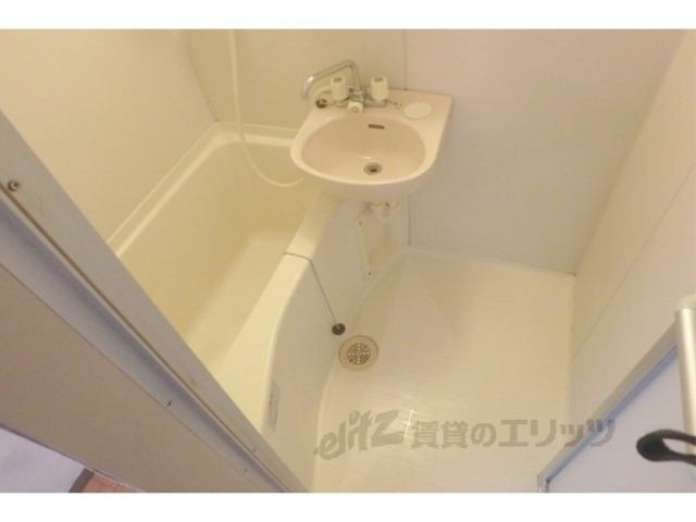 バス・シャワールーム　お風呂・トイレは別のタイプです