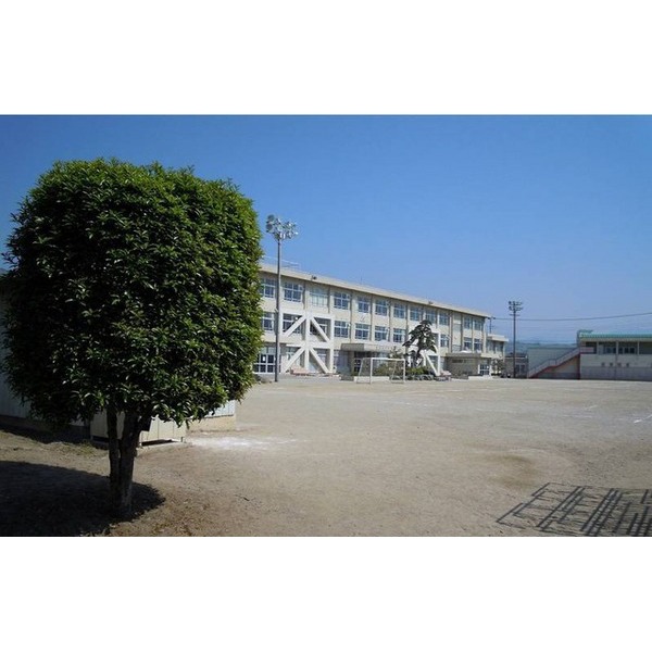 その他　春日居小学校（その他）まで750m