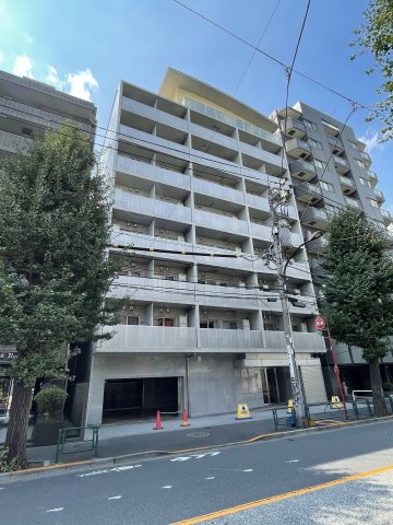 建物外観　鉄筋コンクリート造のがっちりとした建物。