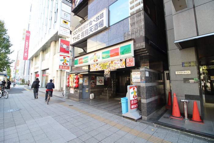 コンビニ　物件（コンビニ）まで240m