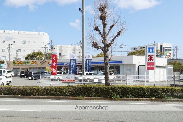 コンビニ　ローソン徳島加賀須野店（コンビニ）まで754m