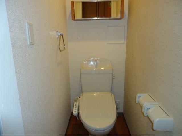 トイレ　ウォシュレット付の洋式トイレです♪