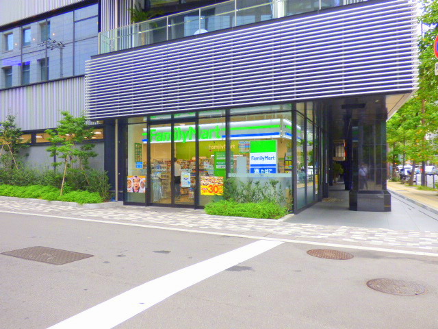 コンビニ　ファミリーマート（コンビニ）まで3668m