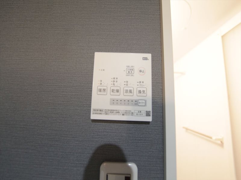 その他設備　浴室暖房乾燥機付き