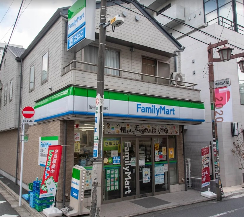 コンビニ　ファミリーマート渋谷神山町店（コンビニ）まで219m