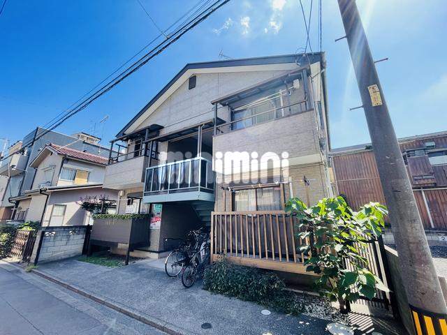 建物外観　周辺は買い物施設豊富で便利　独立性の高いお部屋