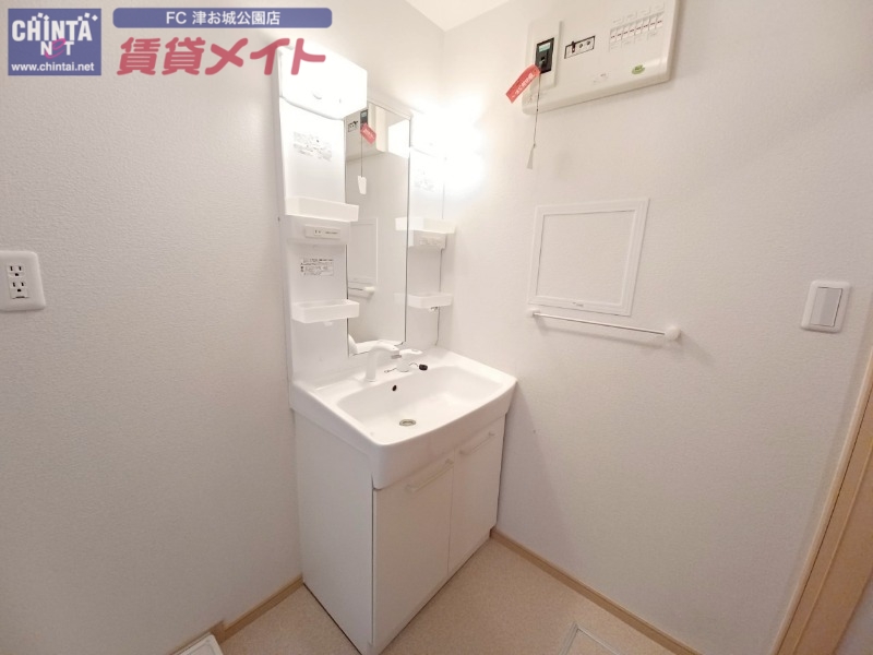 洗面設備　同タイプの部屋写真です