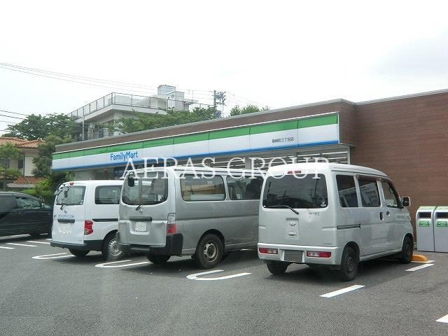 コンビニ　ファミリーマート篠崎町3丁目店（コンビニ）まで390m