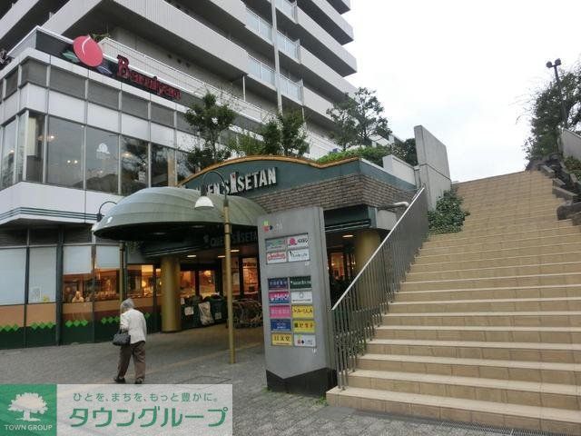 スーパー　クイーンズイセタン（スーパー）まで350m