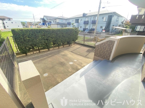 バルコニー　植栽は撤去して現在はフェンスを設置しております。