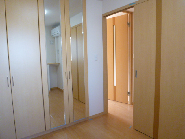 居室・リビング　別の部屋の写真です
